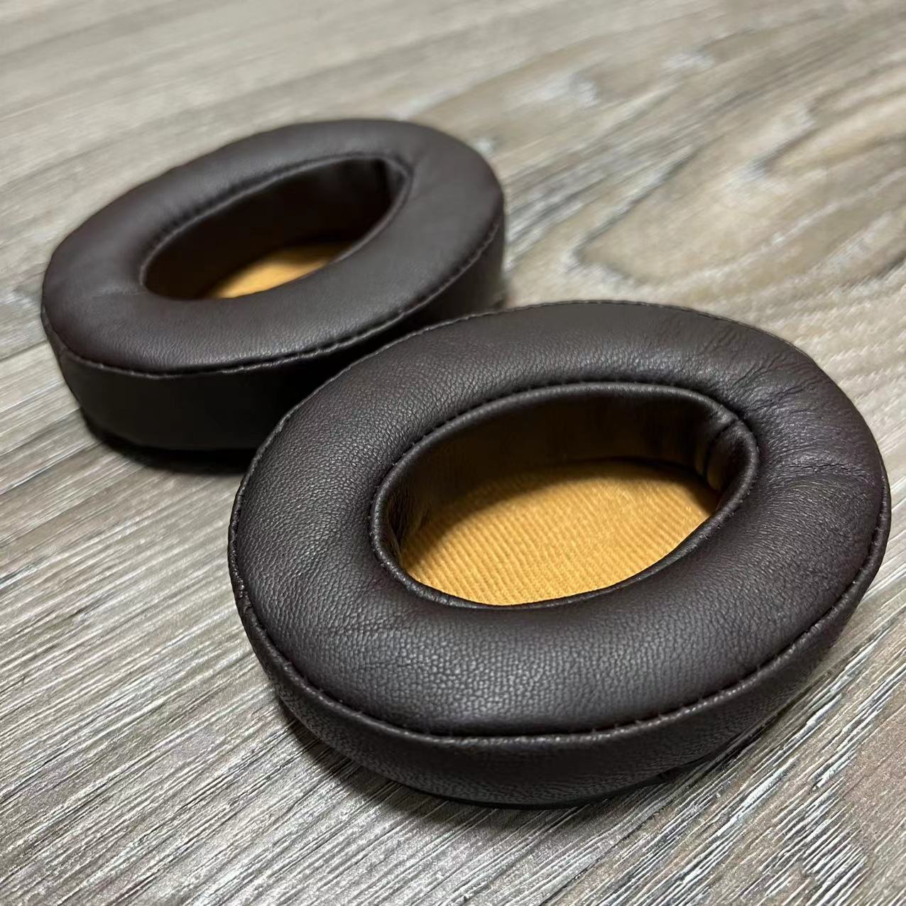 Almohadillas de piel de oveja  - Sennheiser Headphone Momentum 4 reseña y precio